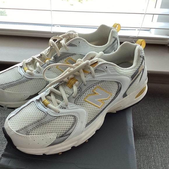 New Balance Gender Inclusive 530 Sneaker 9.5 Women's / 8 Men's - Picture 8 of 13